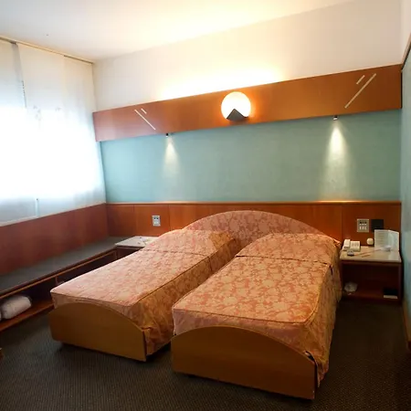 מלון Brunelleschi 4*