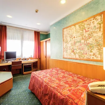 מלון Brunelleschi 4*