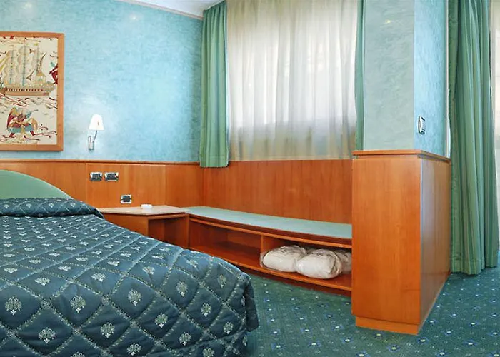 Brunelleschi Отель Милан